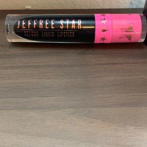 Jeffree Star Liquid Lipstick in Weirdo